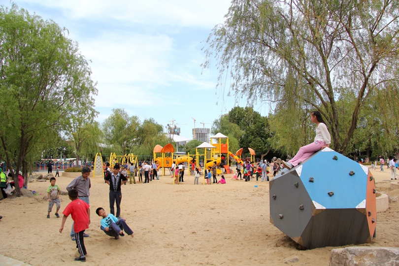 戶外游樂(lè)場(chǎng)非標(biāo)定制設(shè)備十